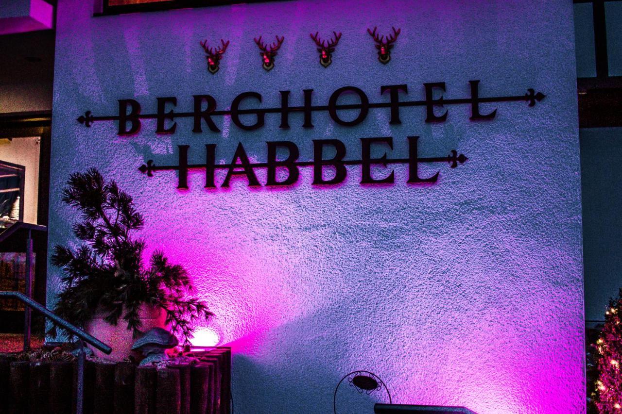 Berghotel Habbel Und Die Welt Kann Warten Cobbenrode Exteriér fotografie