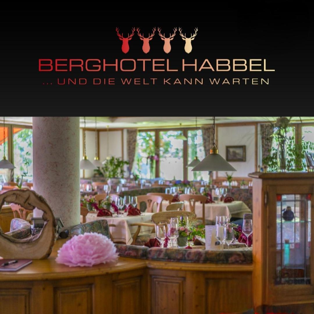 Berghotel Habbel Und Die Welt Kann Warten Cobbenrode Exteriér fotografie