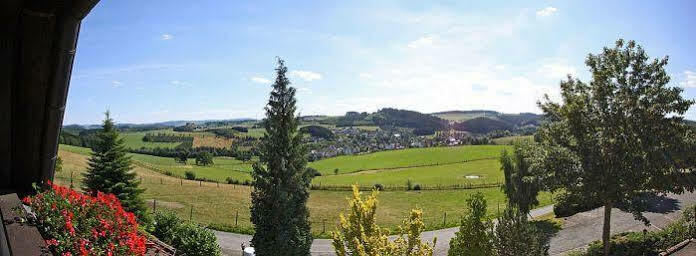 Berghotel Habbel Und Die Welt Kann Warten Cobbenrode Exteriér fotografie